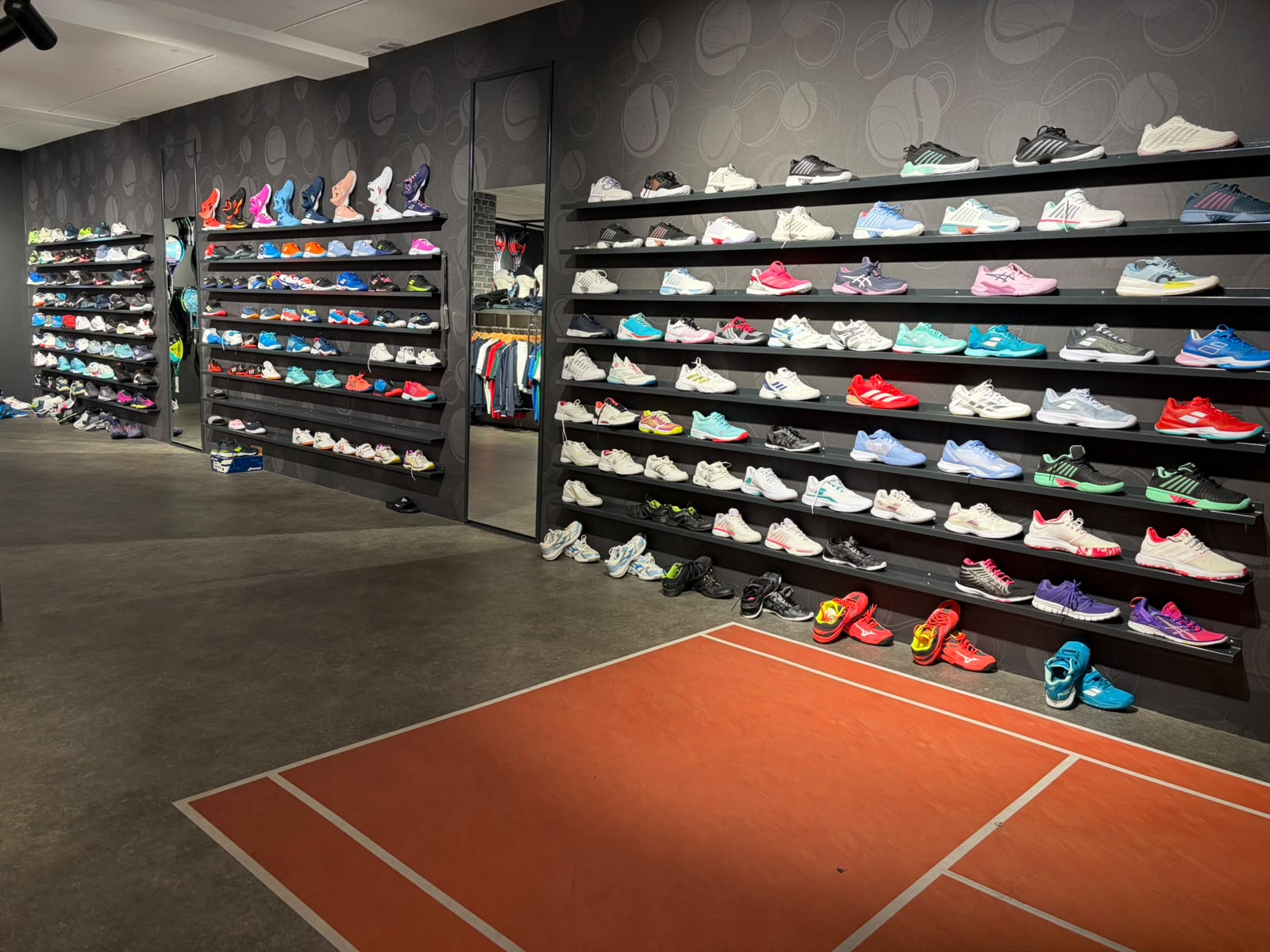 Schoenenwand bij Sported